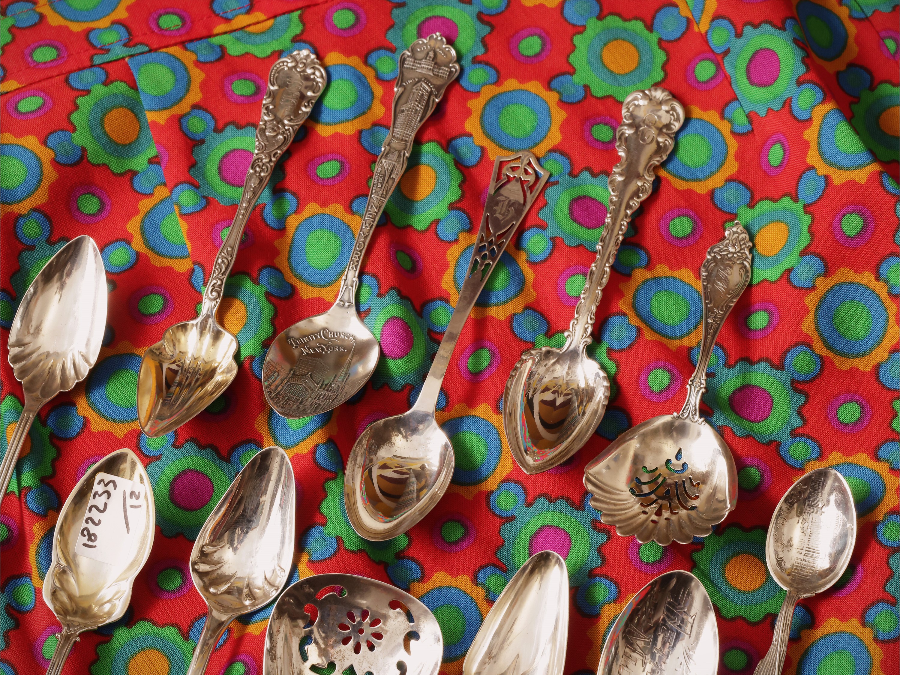 Dodici cucchiaini da collezione in argento sterling