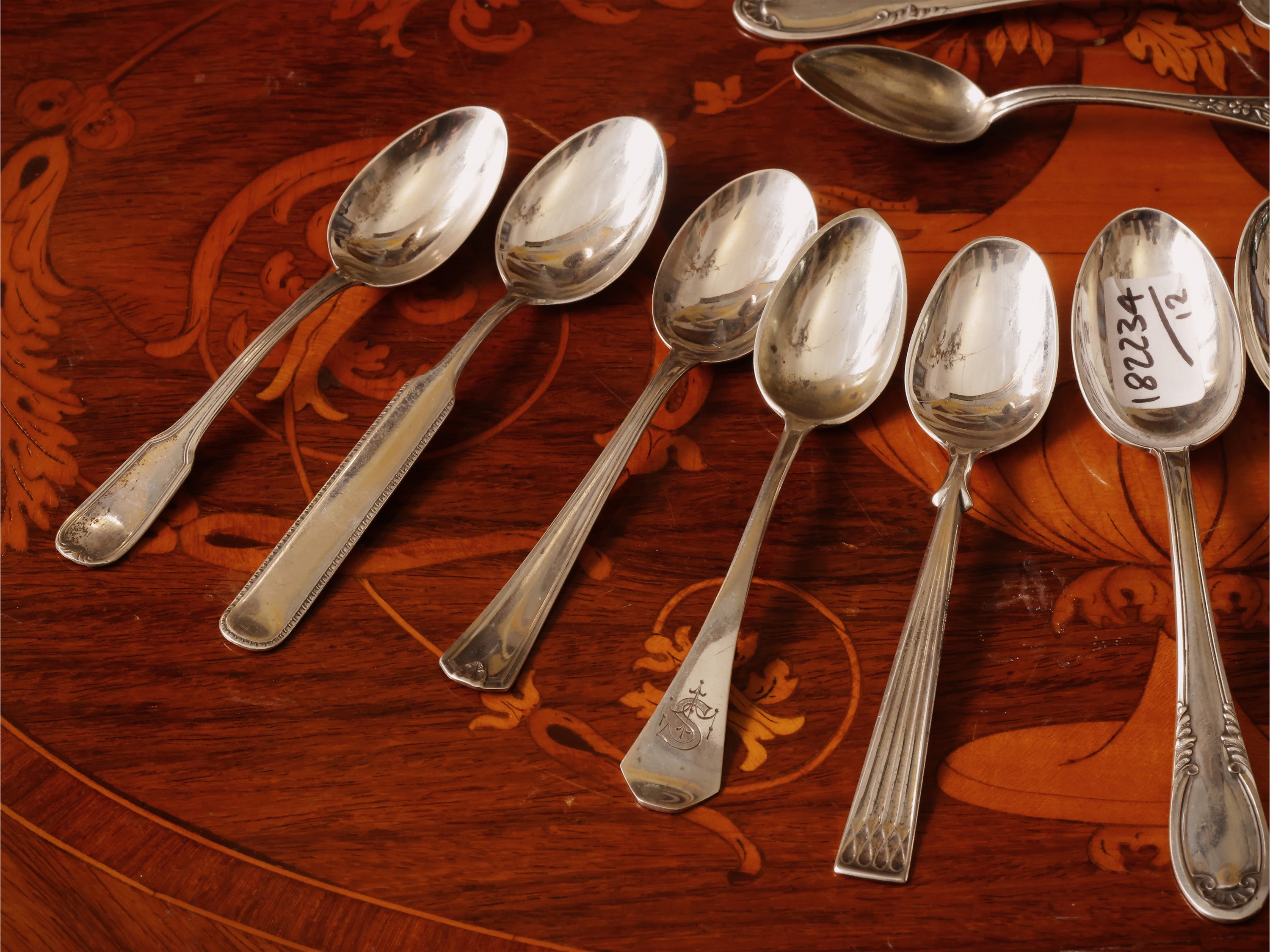 Fantasia di cucchiaini in argento