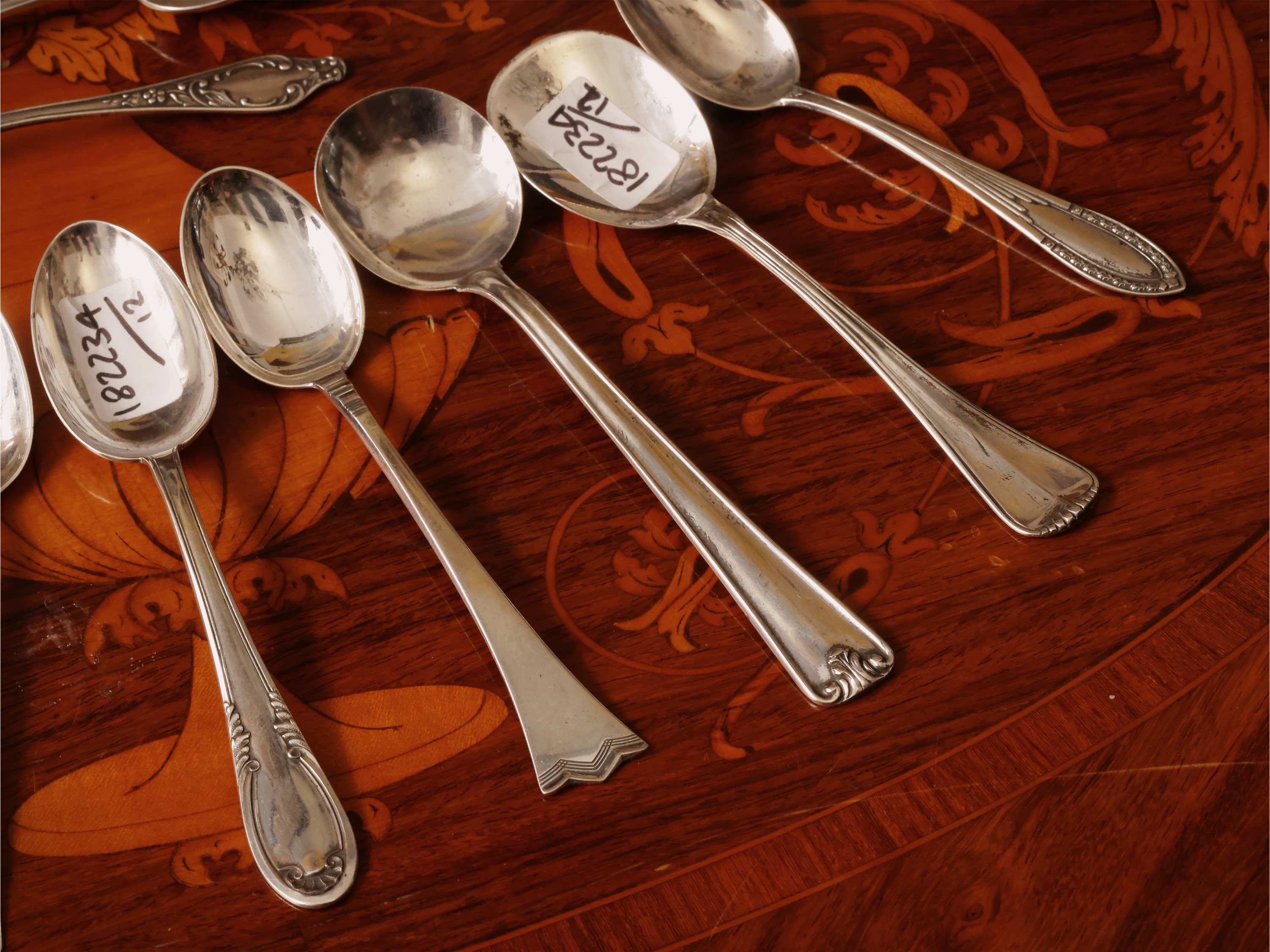 Fantasia di cucchiaini in argento