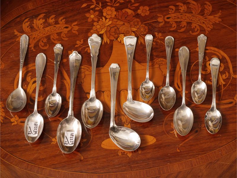 Dodici cucchiaini in argento