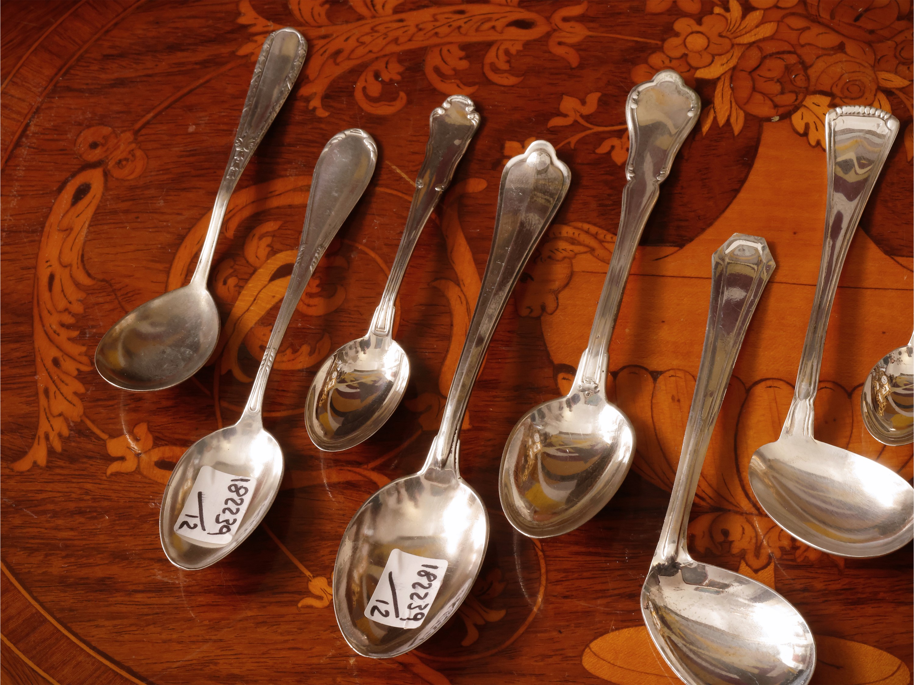 Dodici cucchiaini in argento