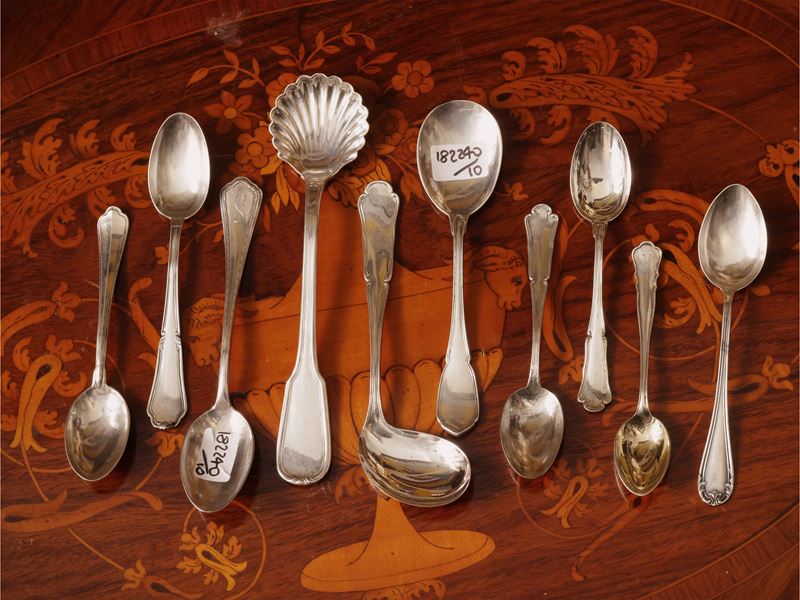 Dieci cucchiaini in argento