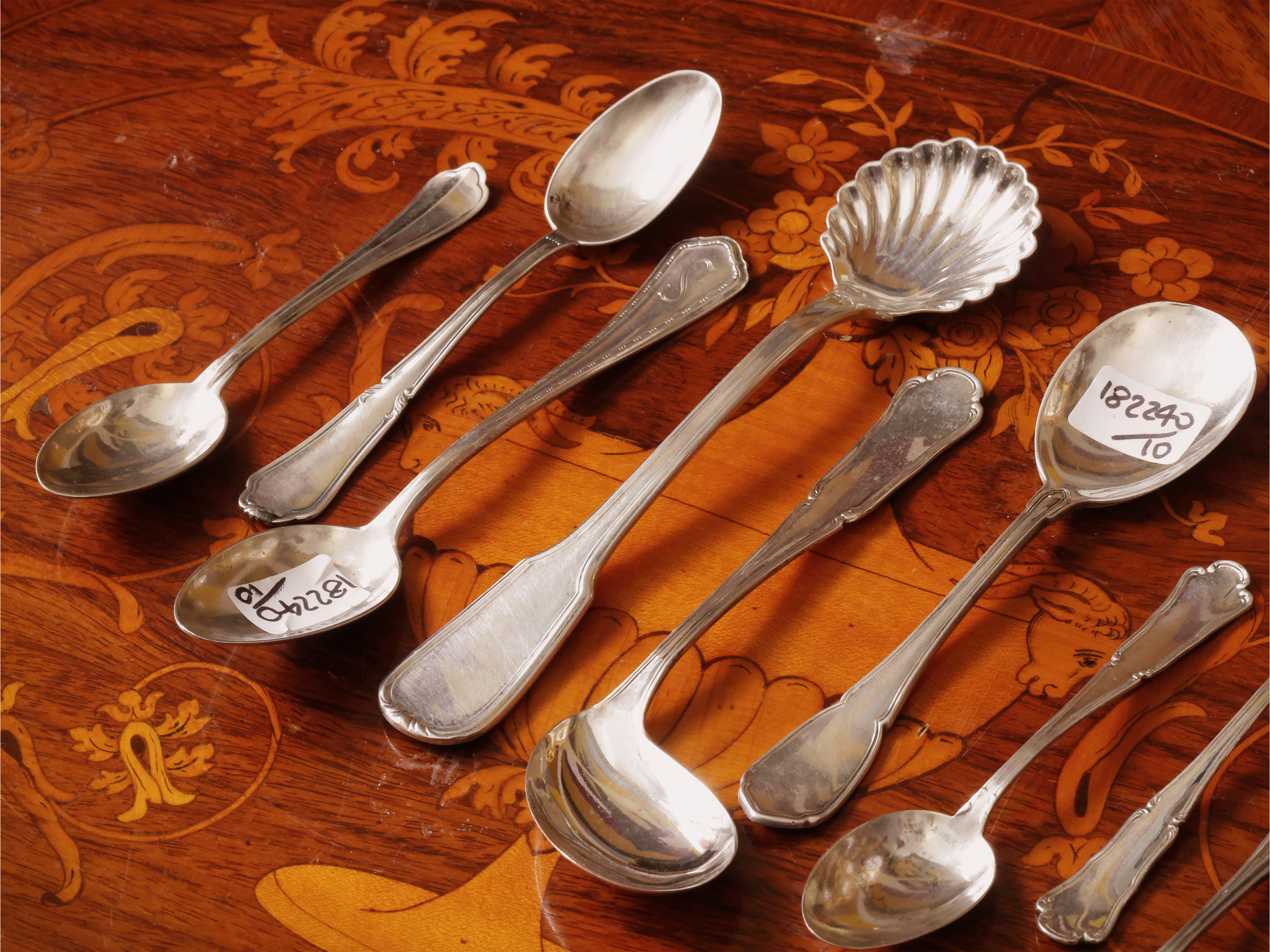 Dieci cucchiaini in argento