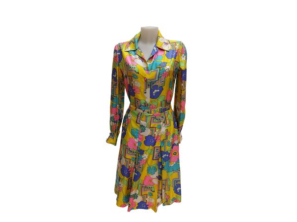 Tailored suit in floral patterned silk