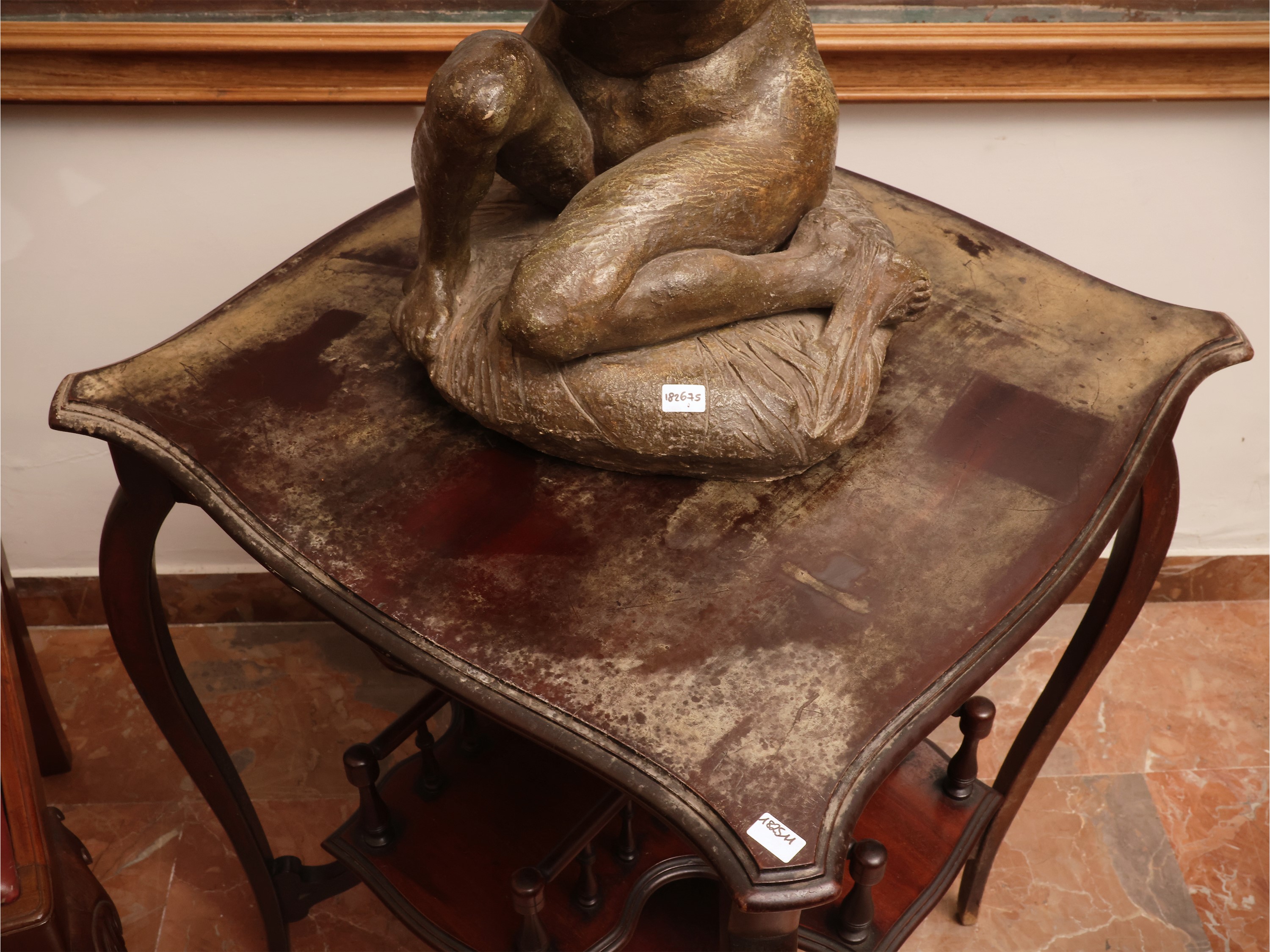 Tavolino da appoggio in mogano, Inghilterra, XX secolo