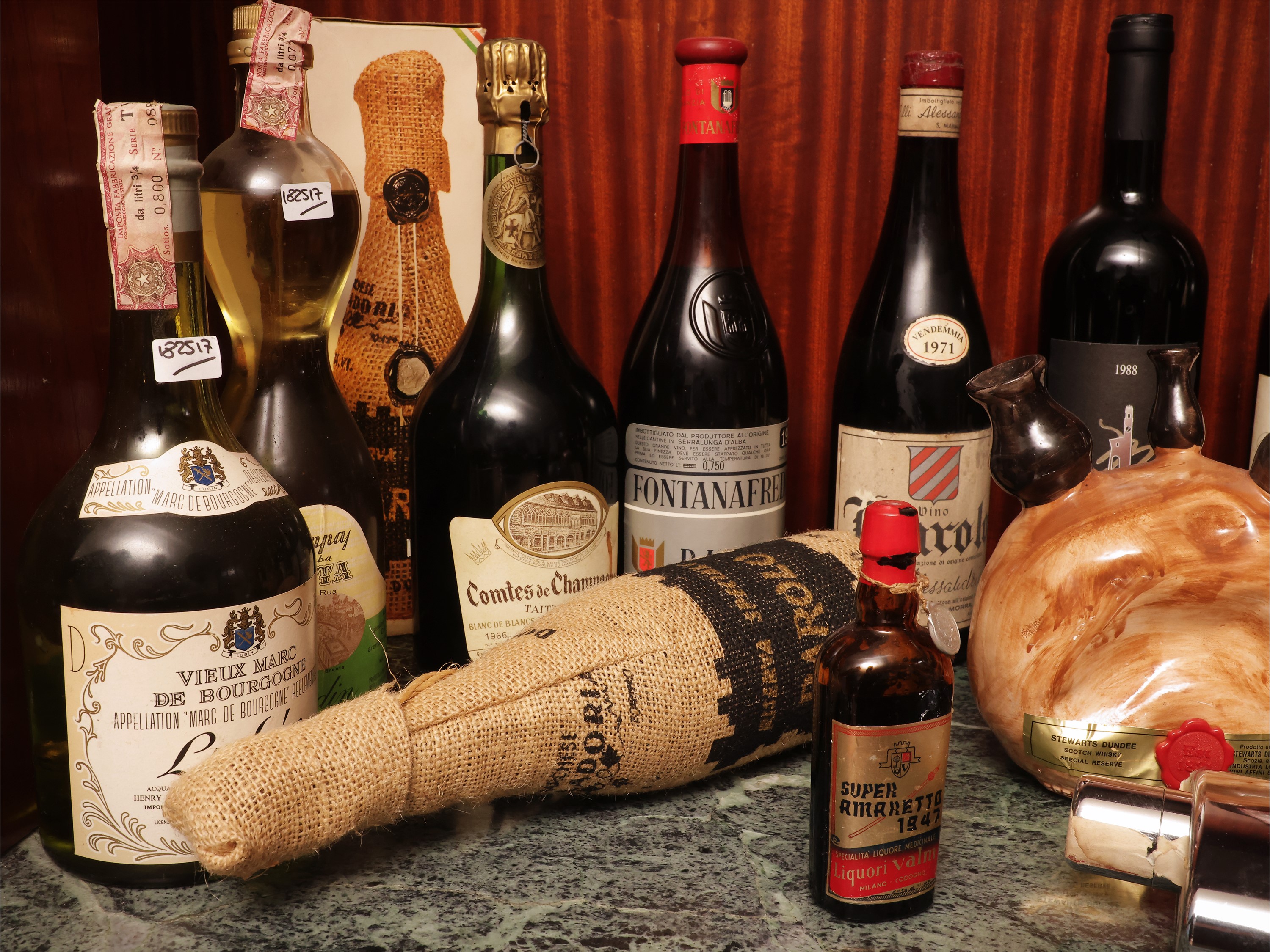 Collezione di vini e liquori, includente Barolo Riserva Speciale Villadoria e Chianti Classico Ri...