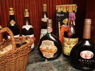 Lotto di vini e liquori: Chianti DOCG Brolio Rosso, Barolo 1973, Barolo 1962 e Barbera d'Alba 197...