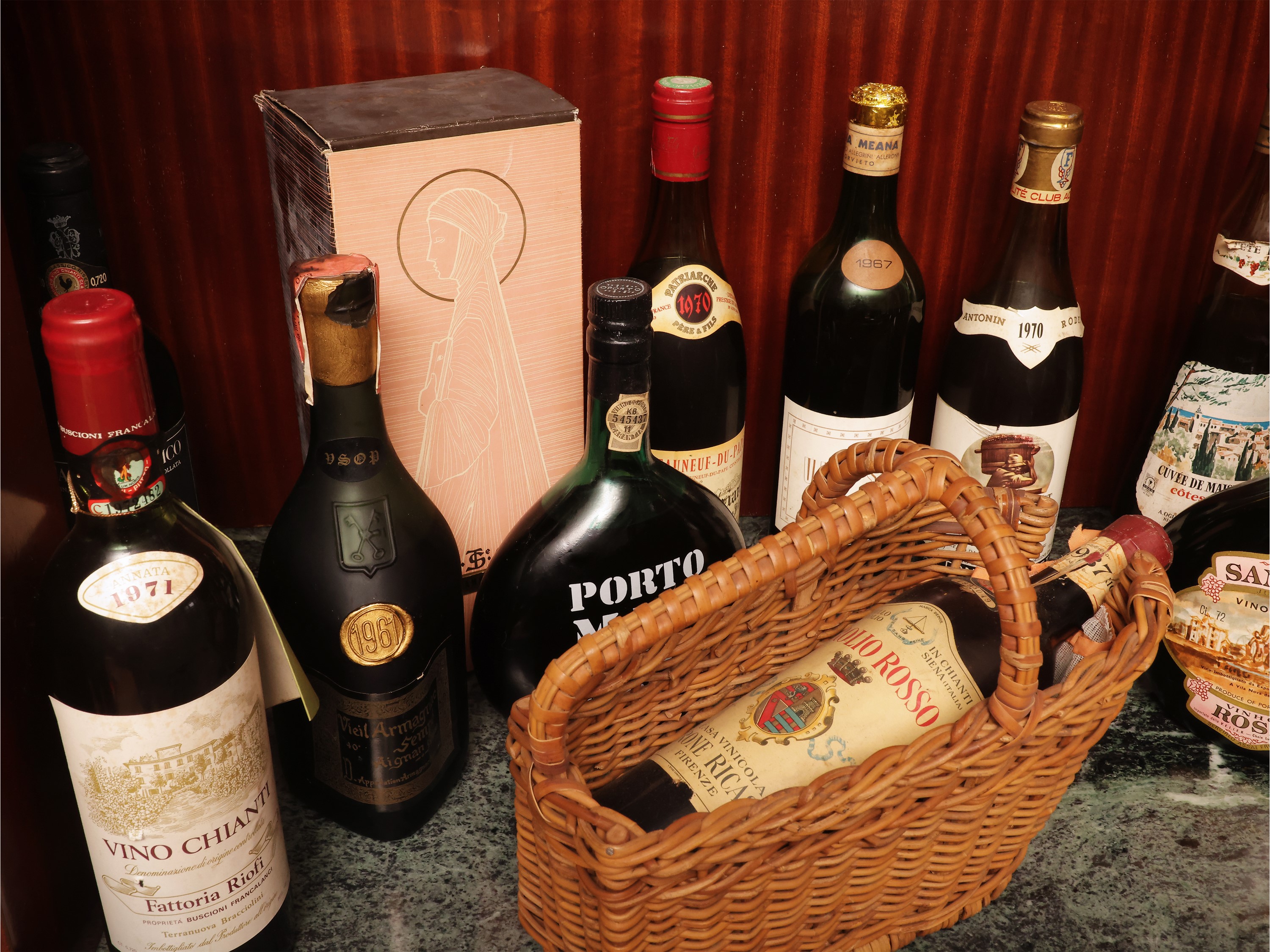 Lotto di vini e liquori: Chianti DOCG Brolio Rosso, Barolo 1973, Barolo 1962 e Barbera d'Alba 197...