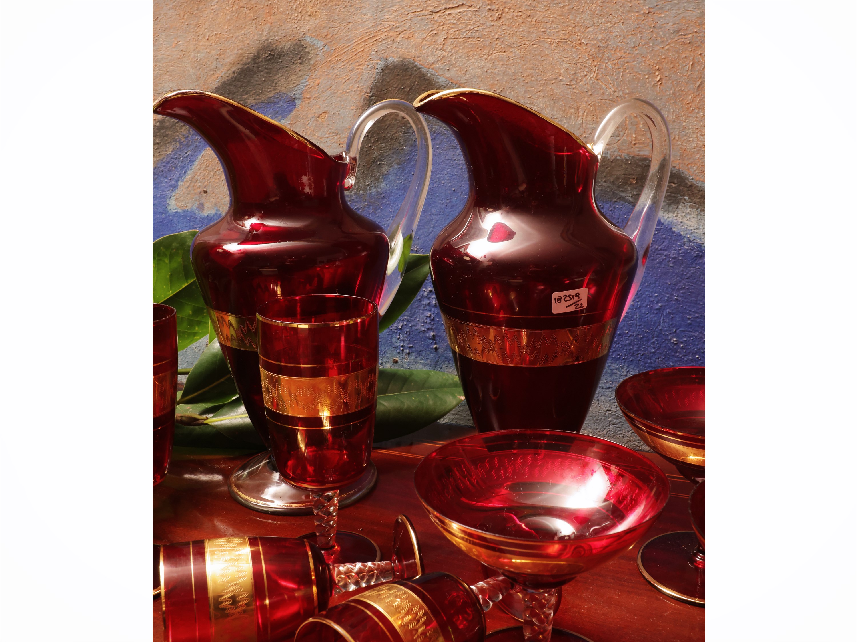 Servizio di bicchieri in vetro soffiato rosso rubino, composto da 6 calici da acqua, 10 calici da...