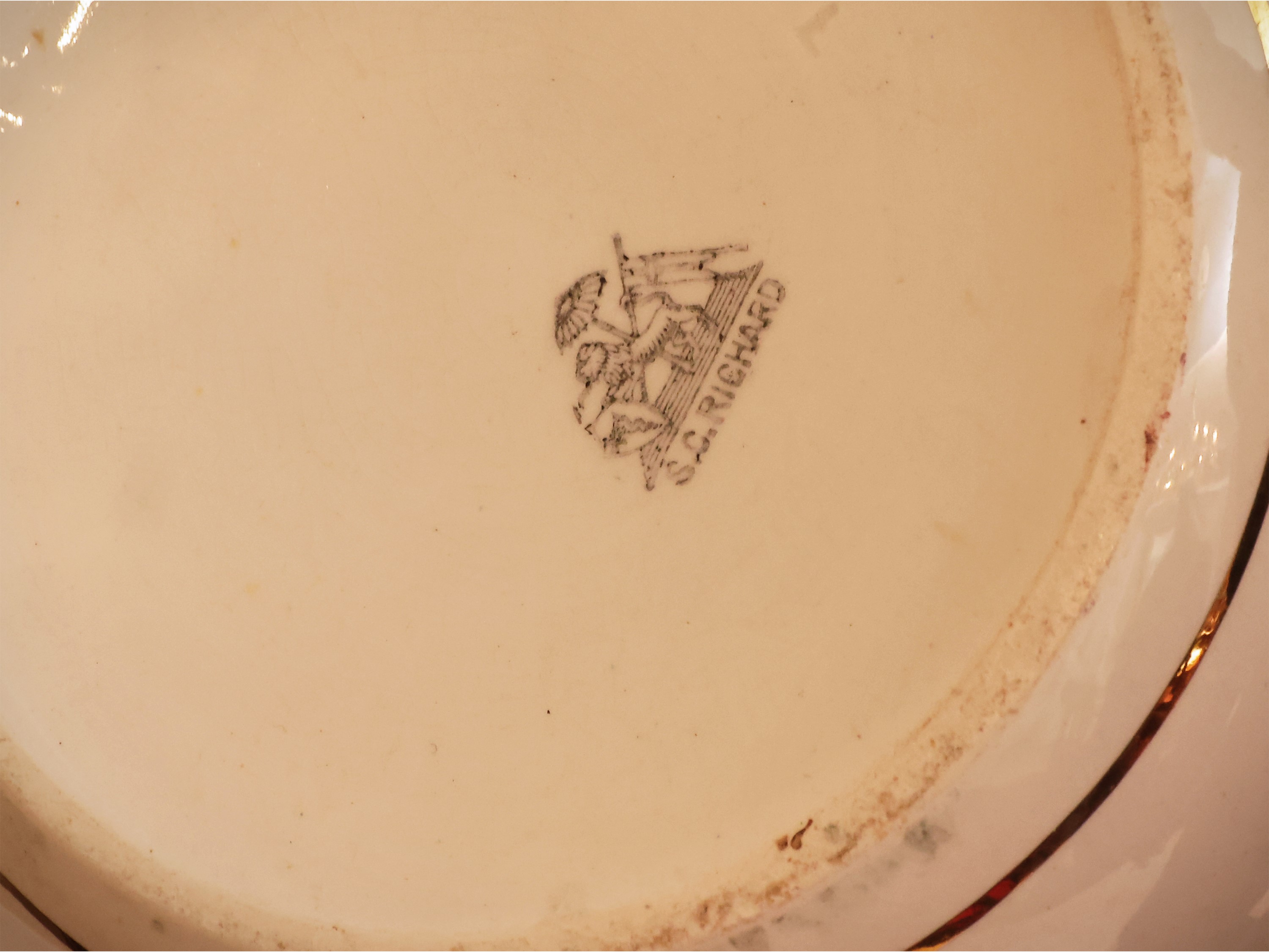 Società Ceramica Richard, Set da toilette in ceramica con decorazione floreale