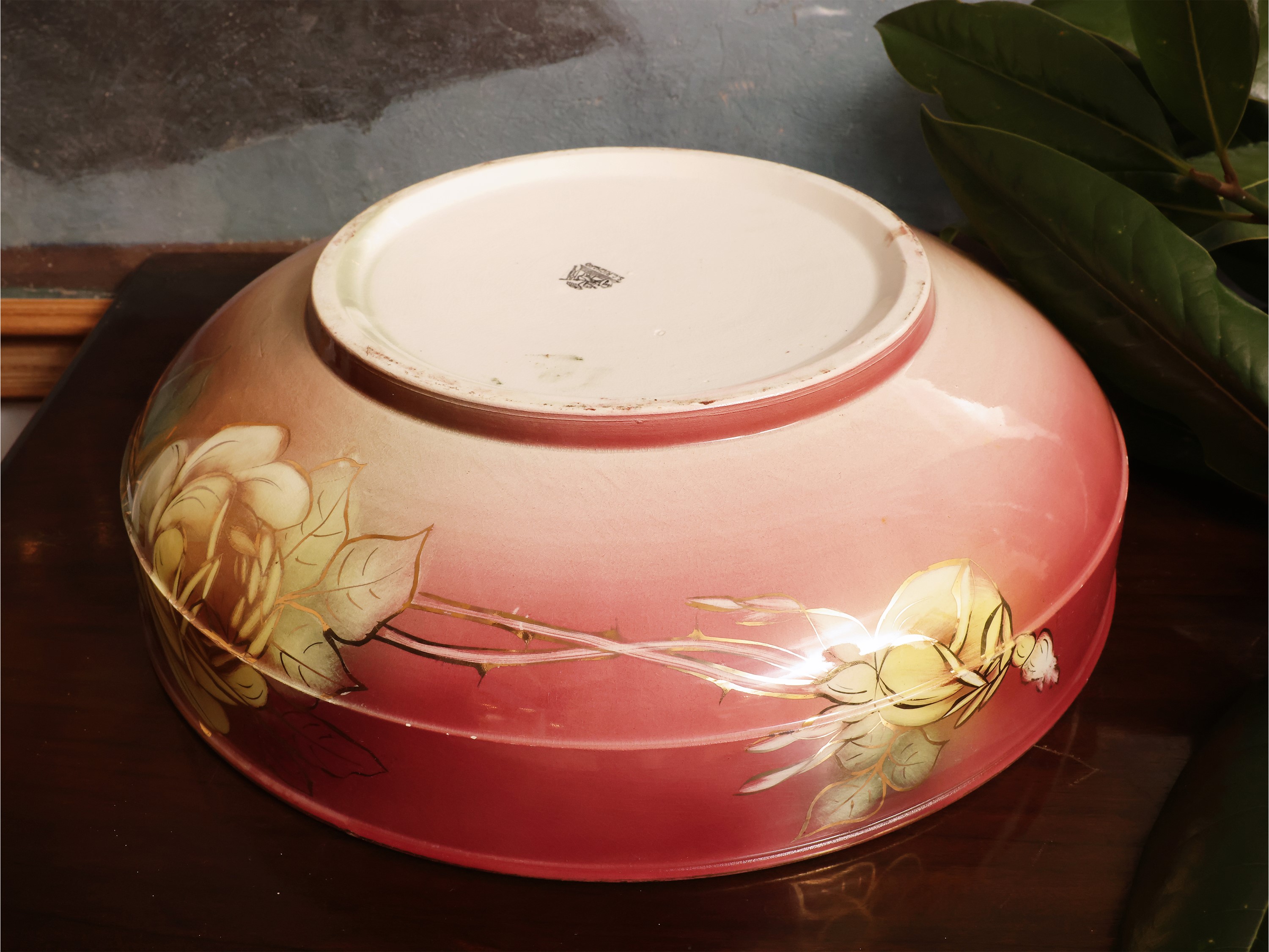 Società Ceramica Richard, Set da toilette in ceramica con decorazione floreale