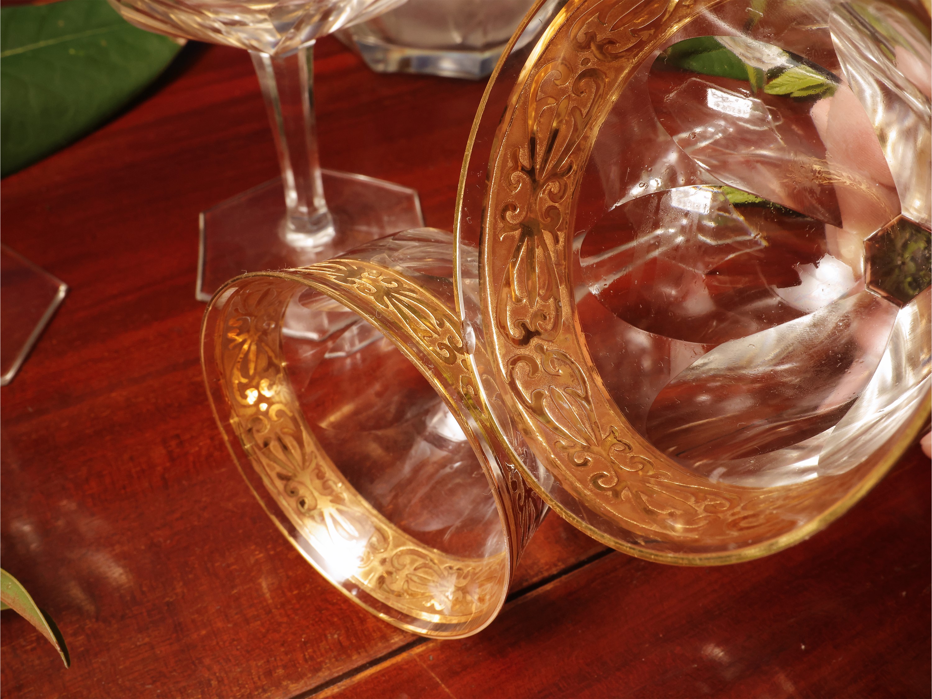 Servizio di calici in cristallo, Anni Cinquanta, composto da 12 calici da acqua, 12 calici da vin...