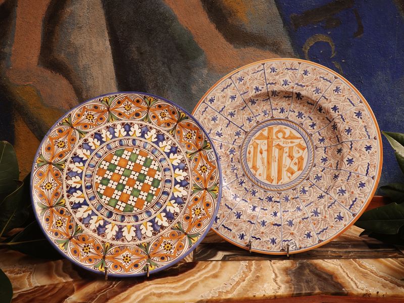 Piatti da parata in ceramica smaltata di Montelupo, XX secolo