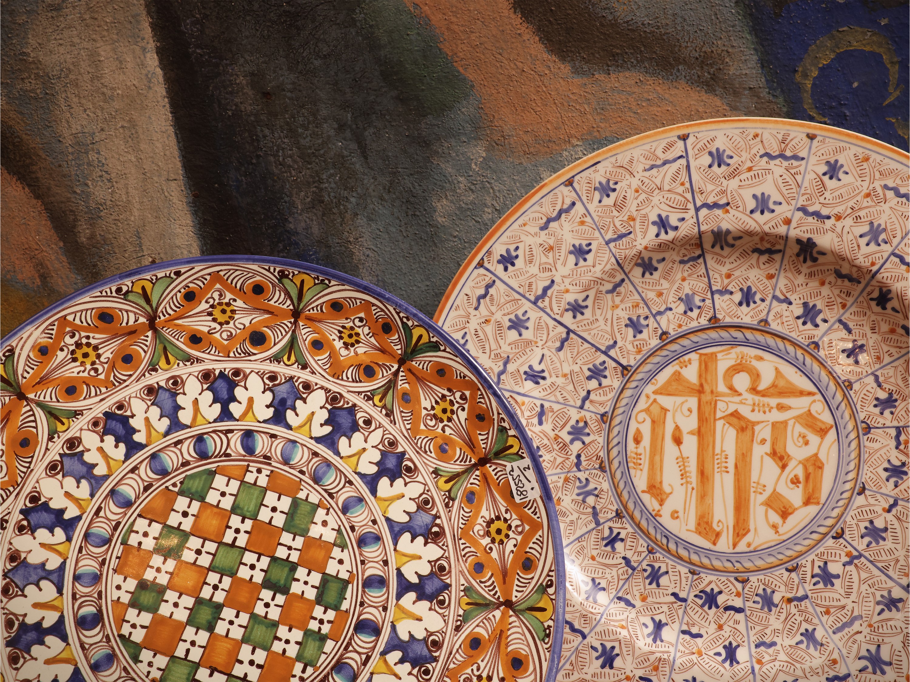 Piatti da parata in ceramica smaltata di Montelupo, XX secolo