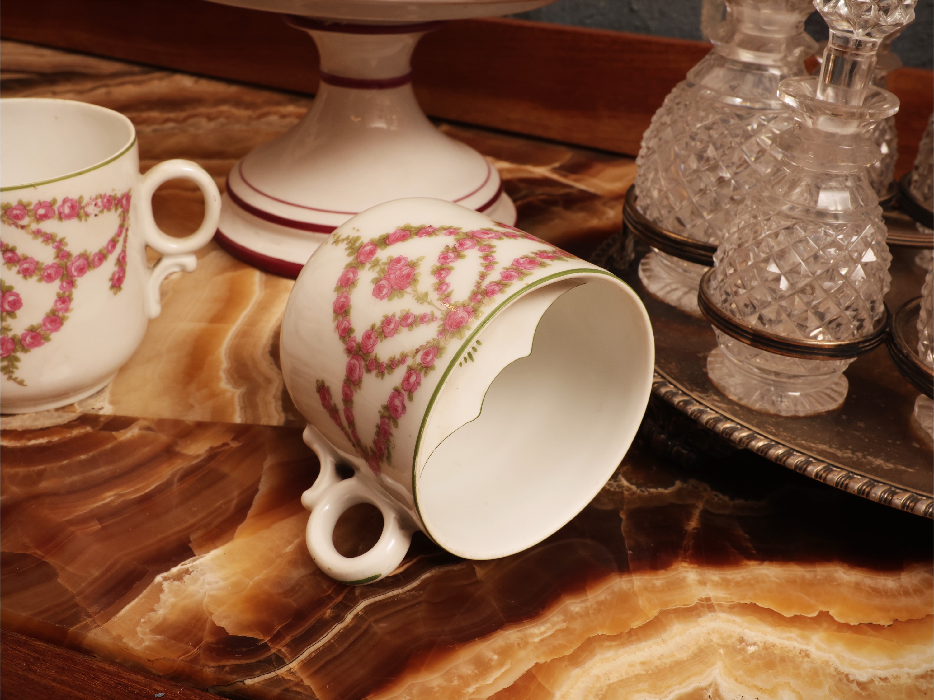 Accessori da brunch, alzata h cm 46 e vassoio in porcellana Meissen