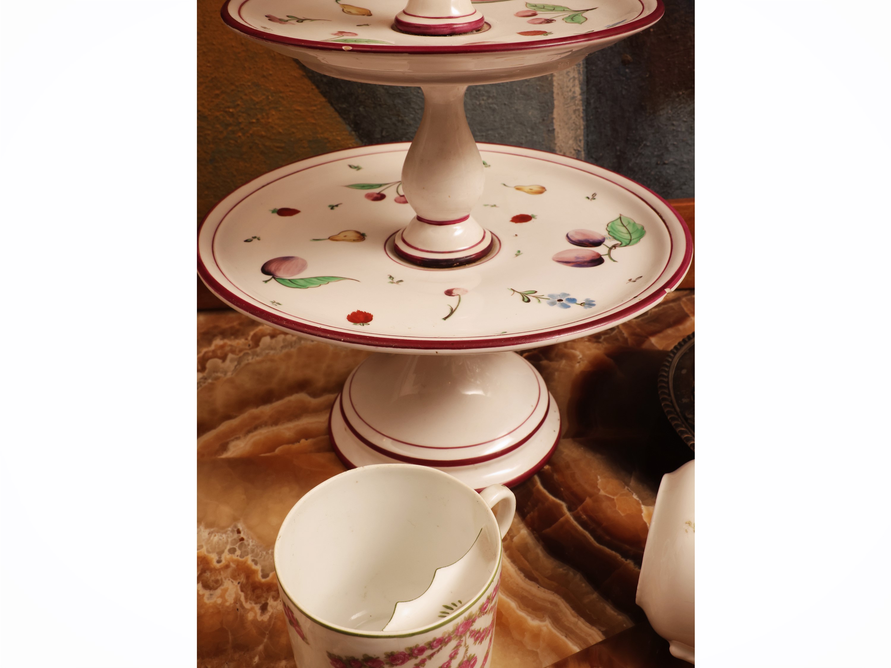 Accessori da brunch, alzata h cm 46 e vassoio in porcellana Meissen