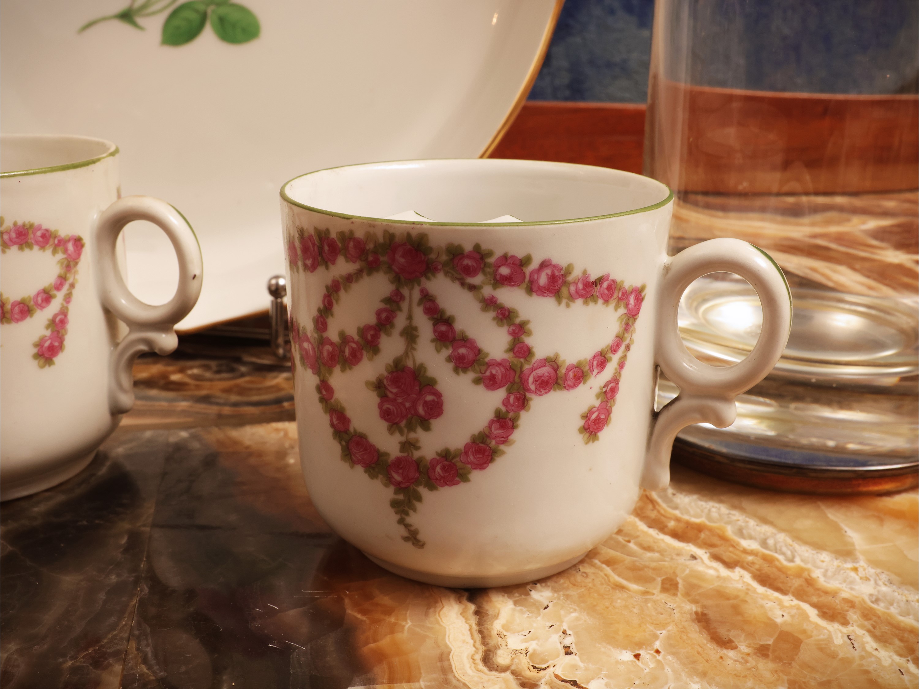 Accessori da brunch, alzata h cm 46 e vassoio in porcellana Meissen