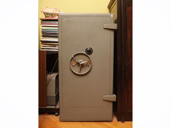 Gray lacquered iron safe