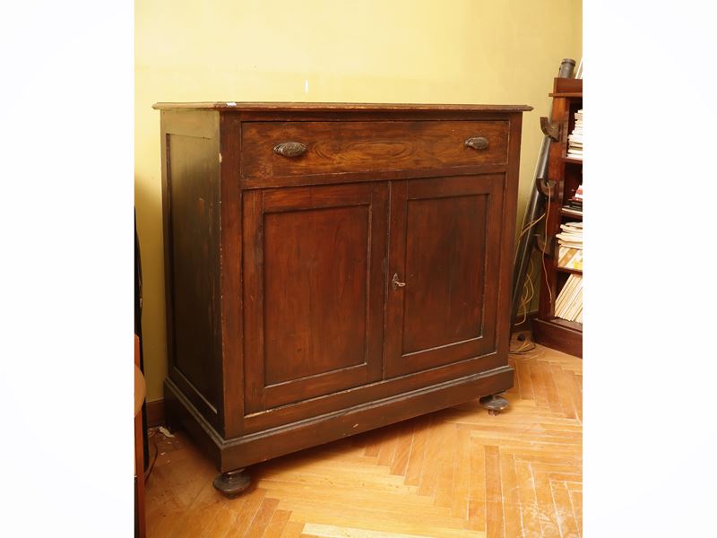 Credenza rustica in noce, XIX secolo