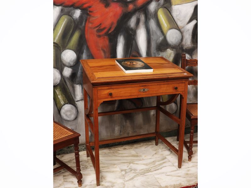 Scrivimpiedi in noce