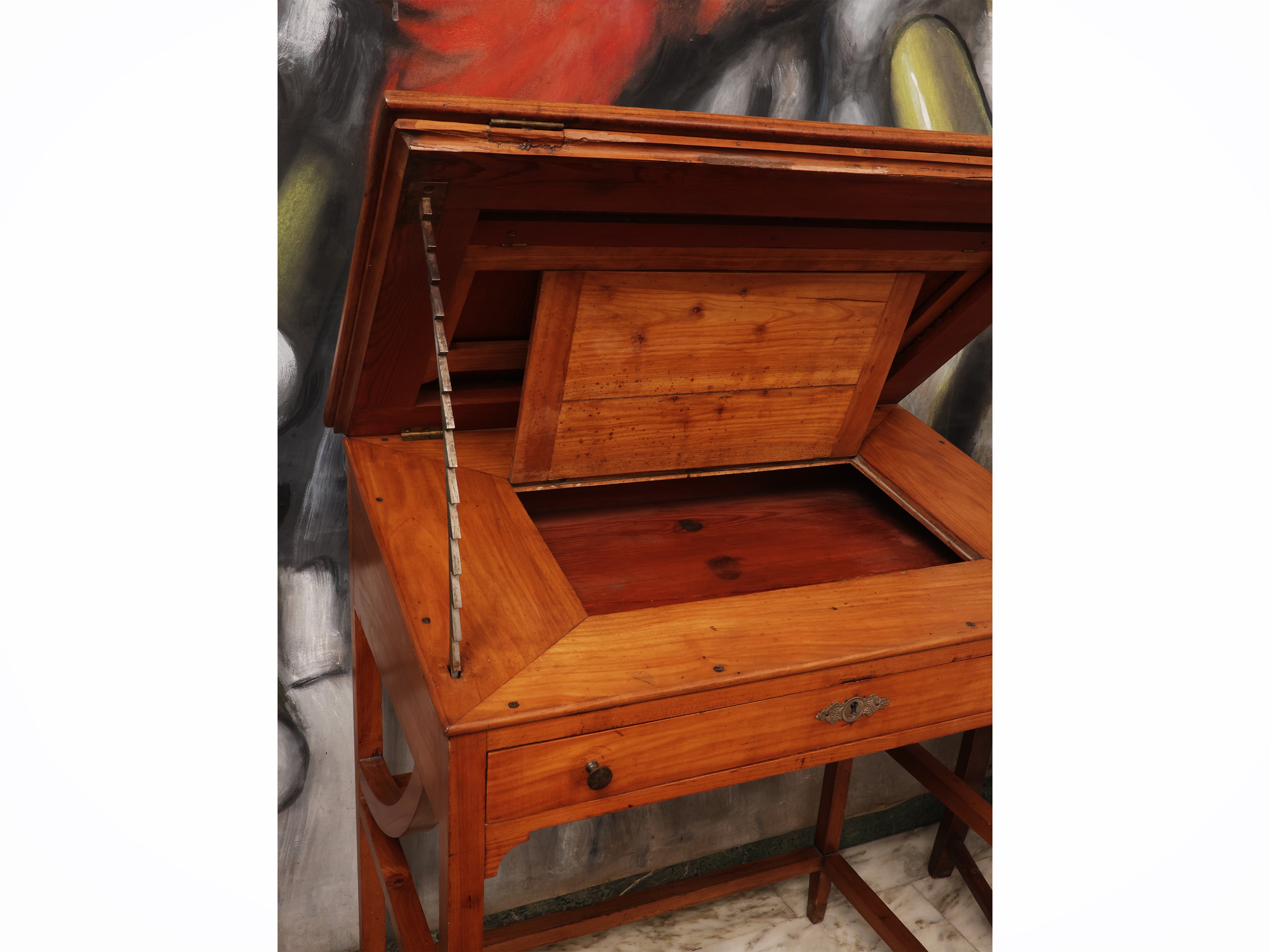 Scrivimpiedi in noce