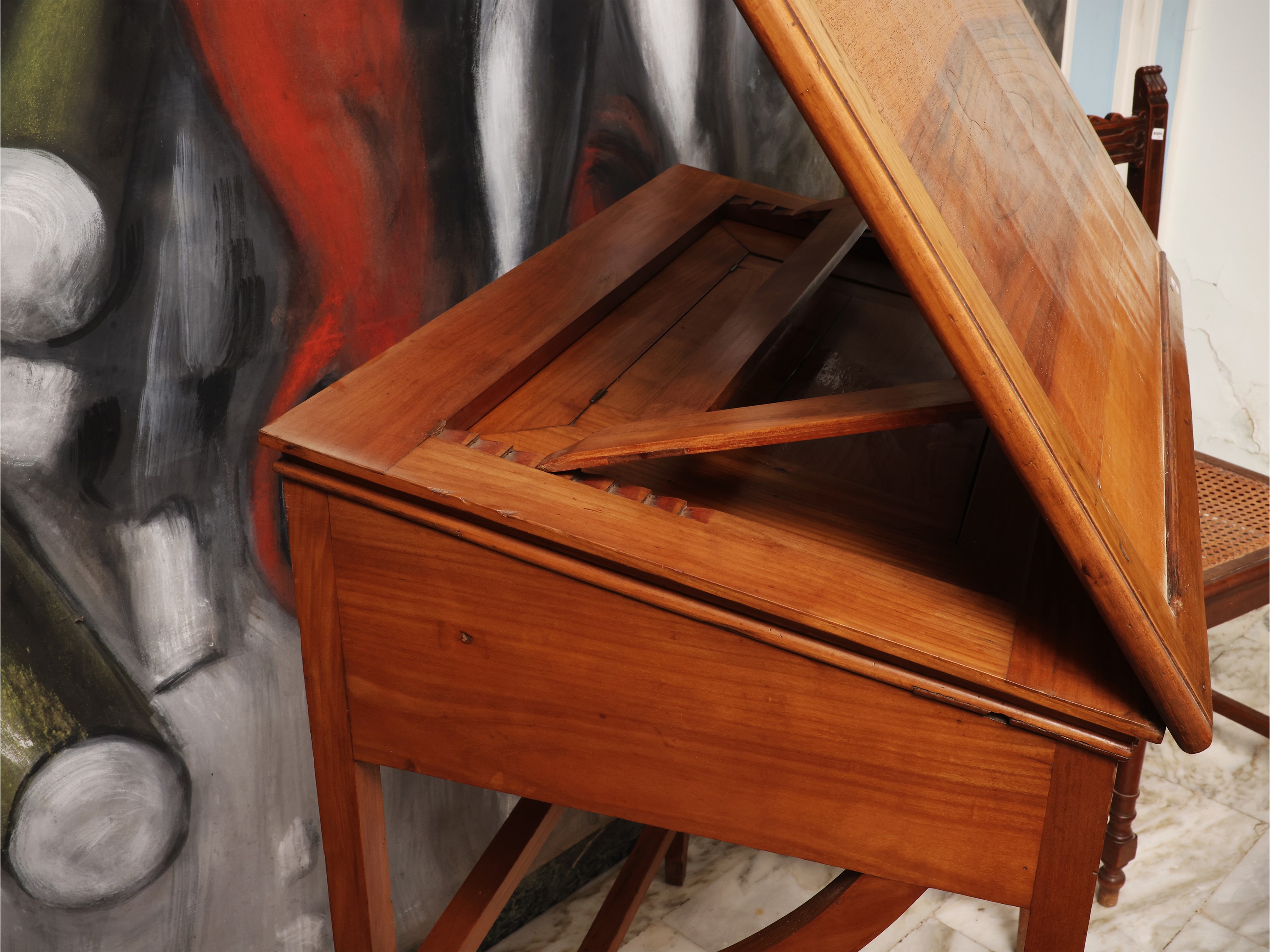 Scrivimpiedi in noce