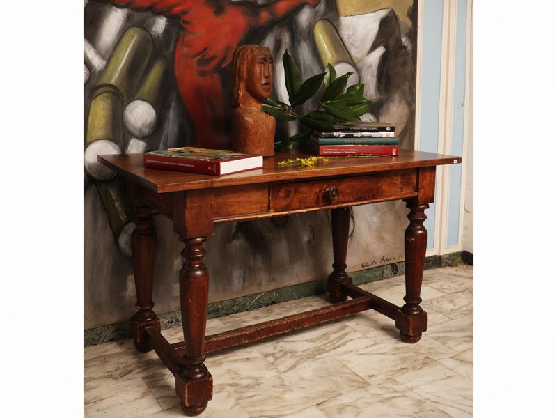 Tavolo scrittoio in legno tenero, con cassetto e sostegni torniti