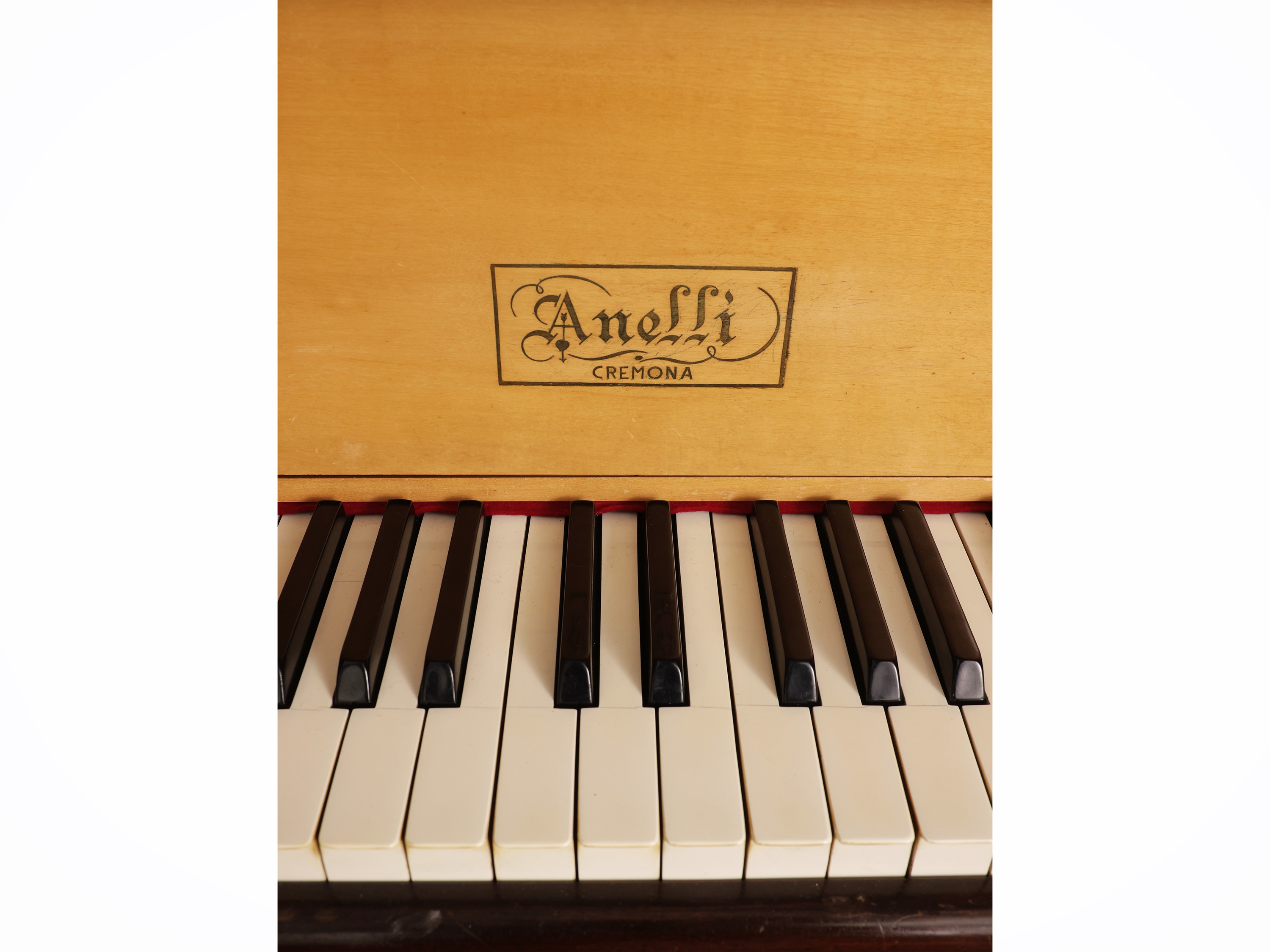 Anelli Cremona, Pianoforte verticale in legno patinato