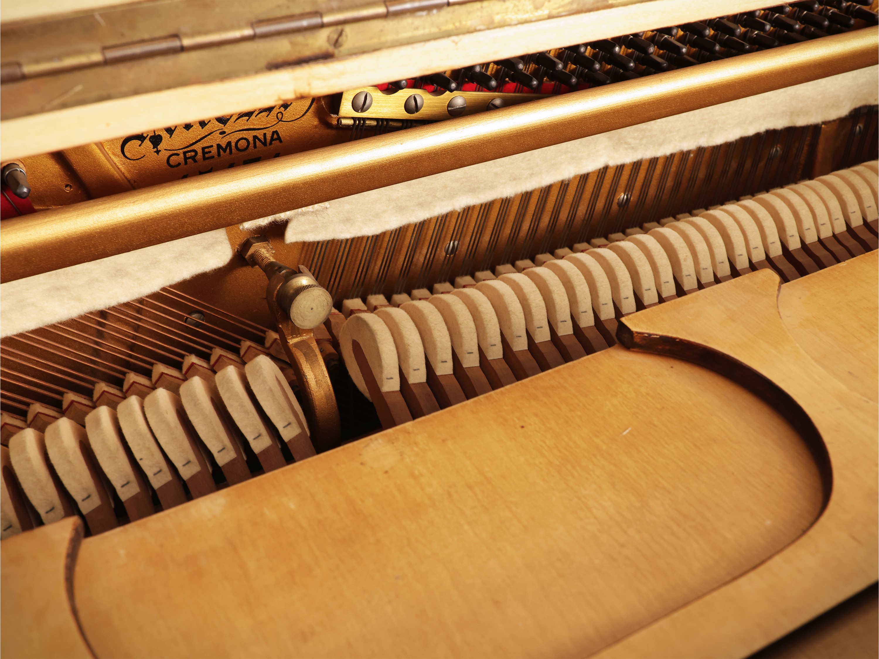 Anelli Cremona, Pianoforte verticale in legno patinato