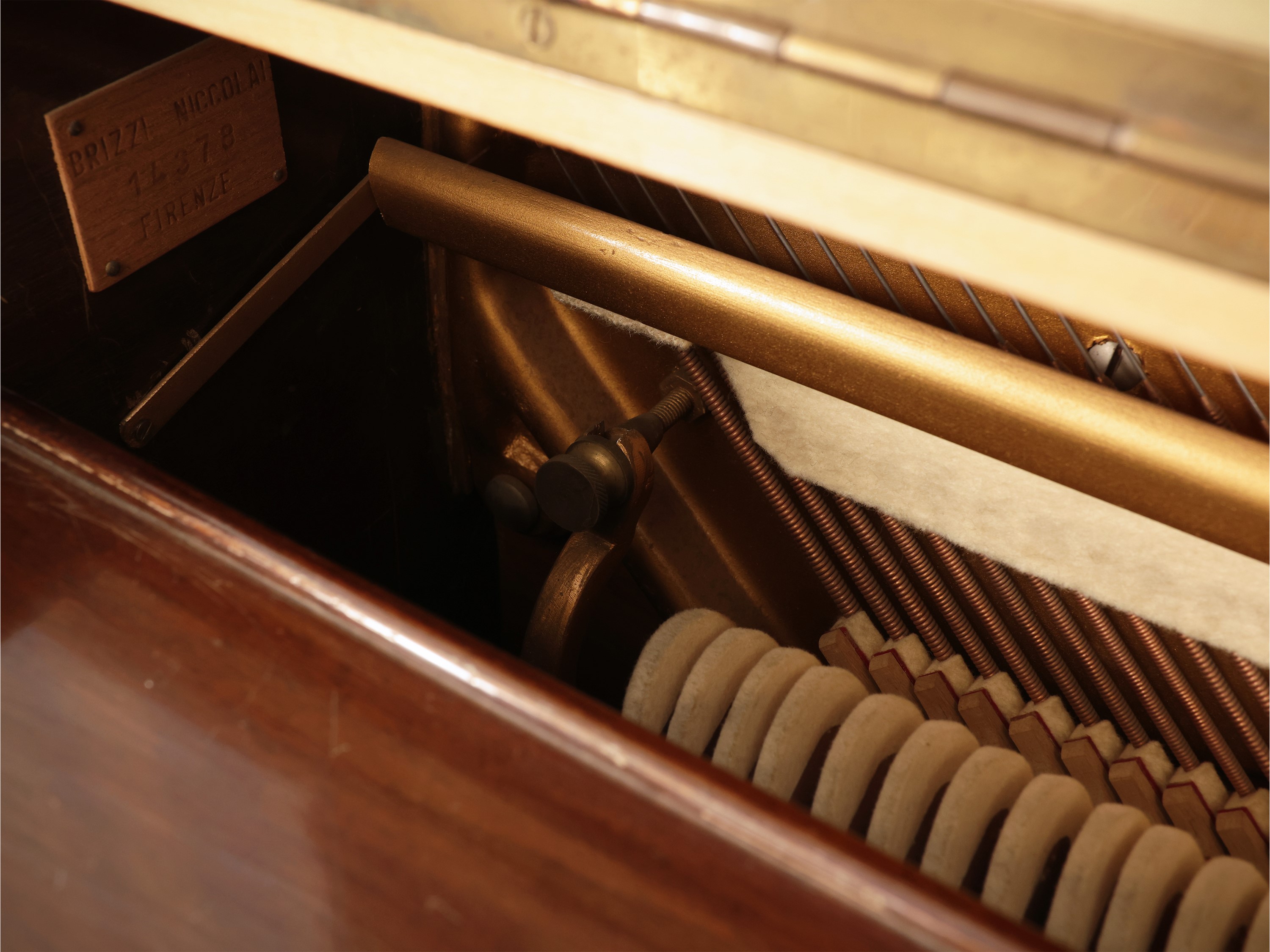 Anelli Cremona, Pianoforte verticale in legno patinato