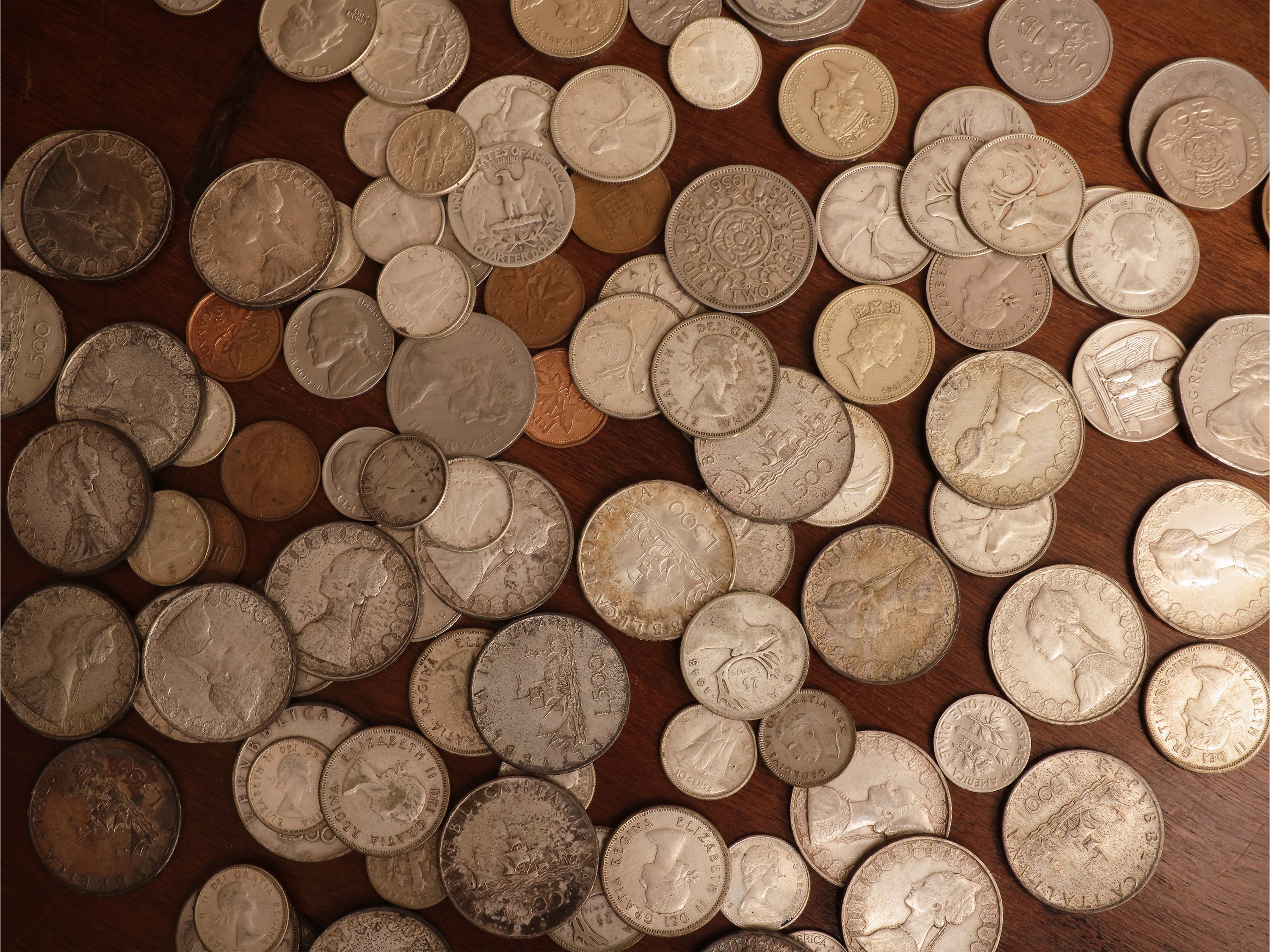 Collezione di monete antiche e moderne, incluse 29 monete da 500 lire in argento