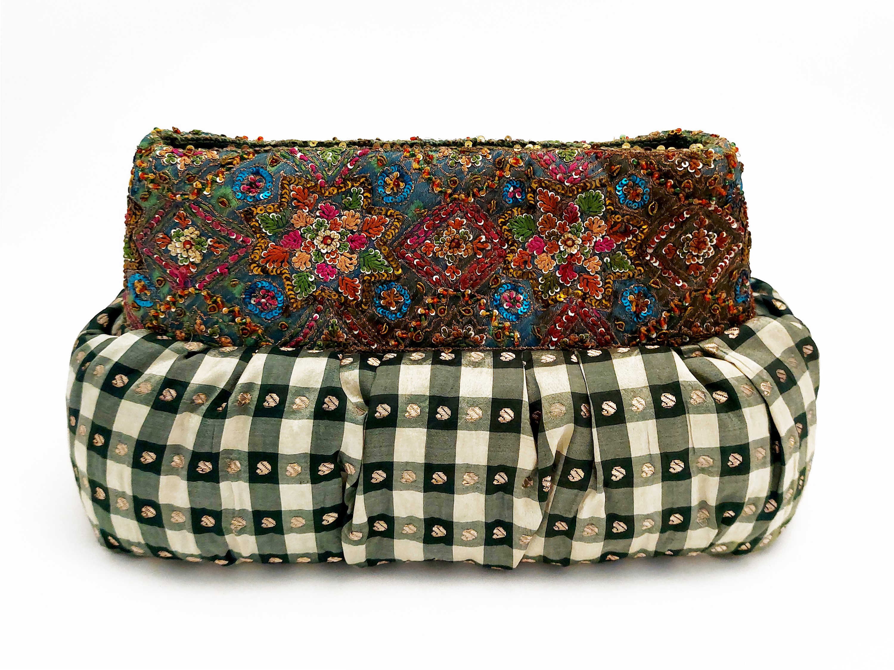 Pochette gioiello in seta indiana nei toni del verde