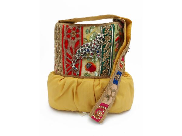 Borsa gioiello in seta gialla