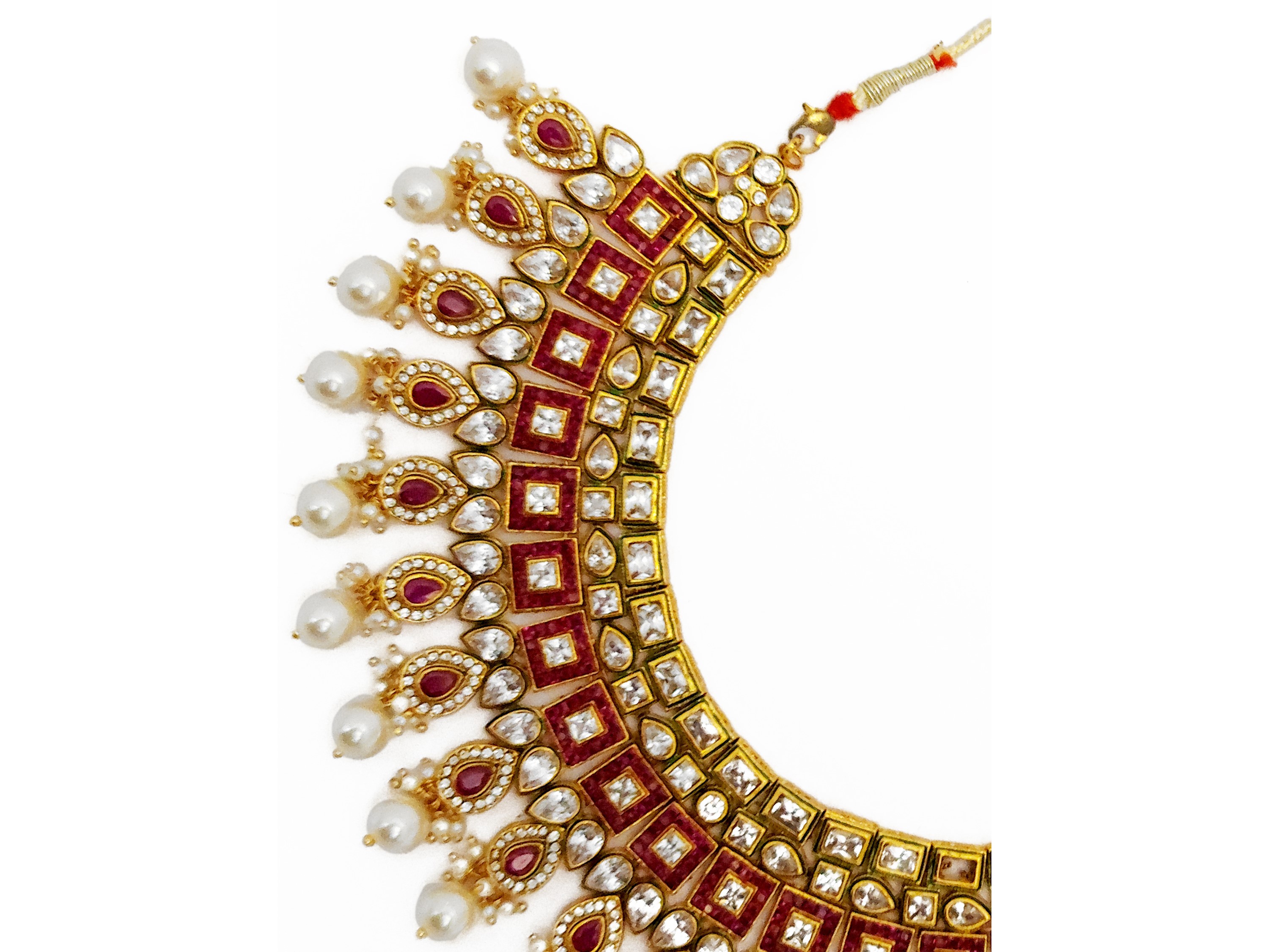 Importante collier in metallo dorato