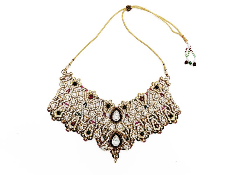 Importante collier in metallo dorato