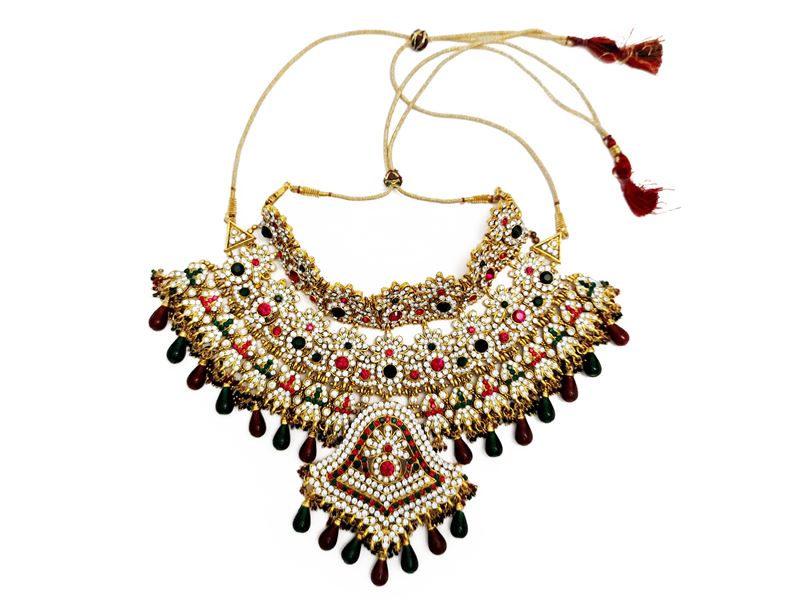 Imponente collier in metallo dorato