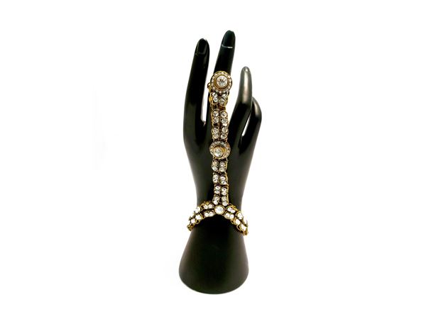 Bracelet with golden metal ring  (India)  - Auction Roberta Balsamo: Oriental Dreams.   The jewellery bag collection - Maison Bibelot - Casa d'Aste Firenze - Milano