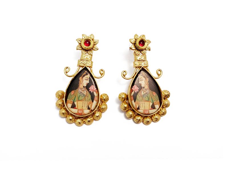 Orecchini in metallo dorato