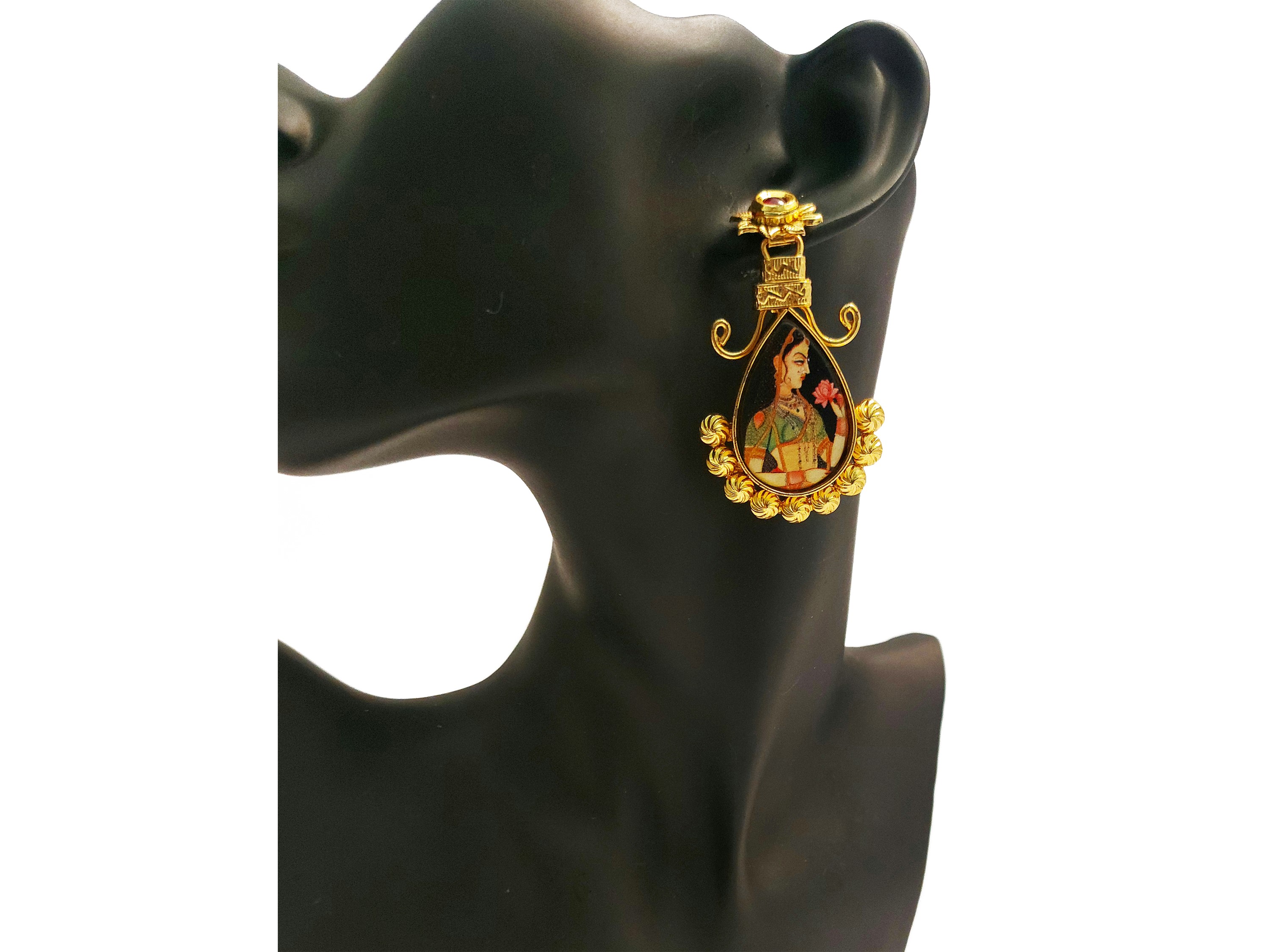 Orecchini in metallo dorato