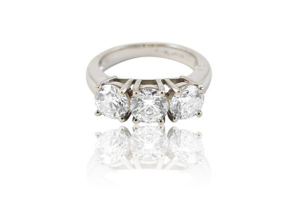 Trilogy anello in oro bianco e diamanti