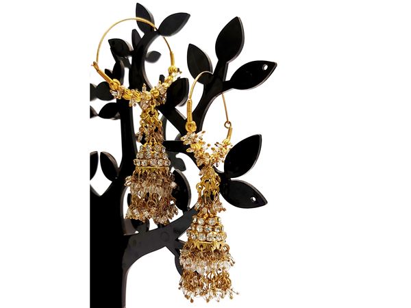 Hoop earrings with pendants  - Auction Roberta Balsamo: Oriental Dreams.   The jewellery bag collection - Maison Bibelot - Casa d'Aste Firenze - Milano