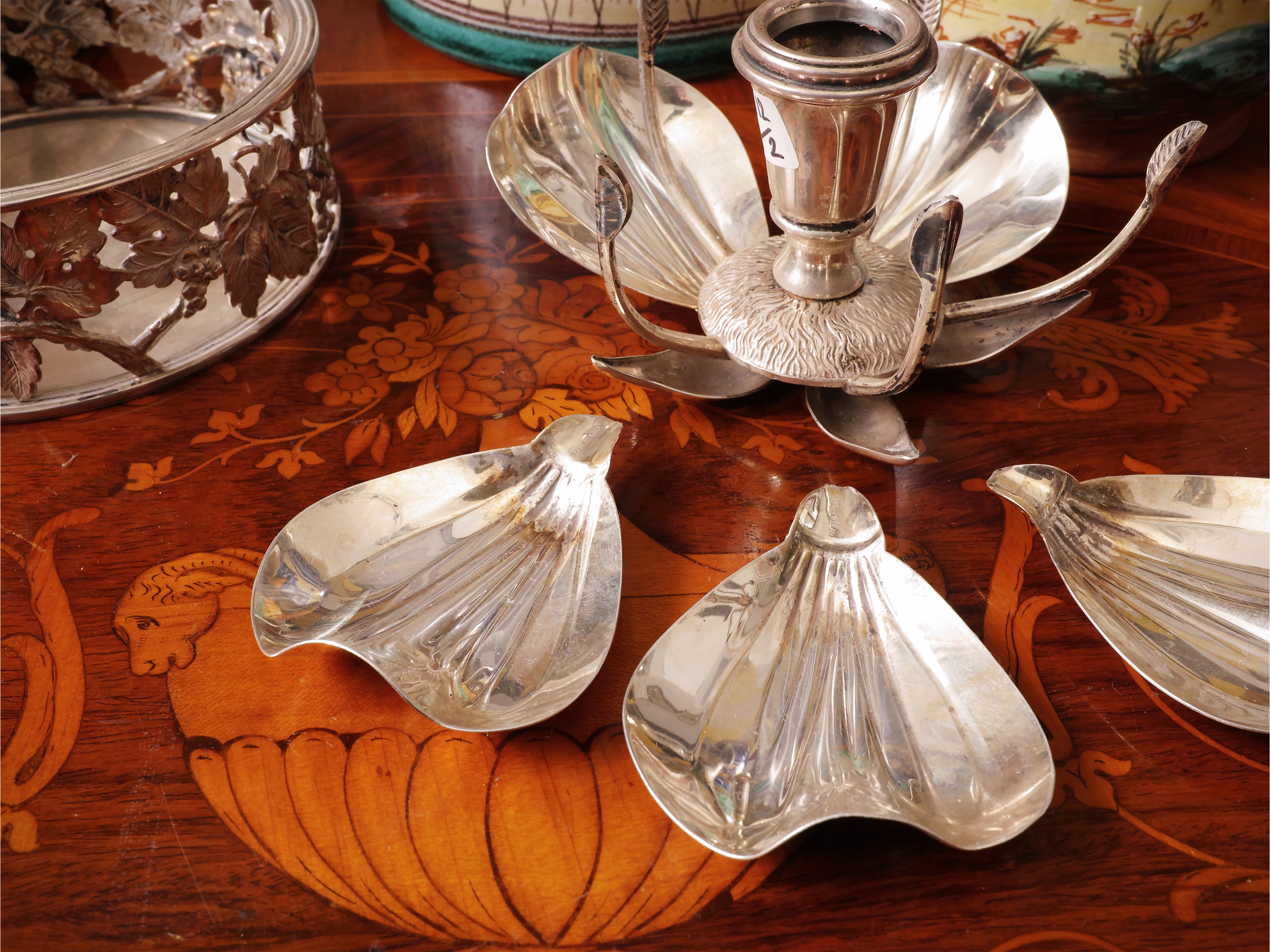 Due accessori per la tavola in argento