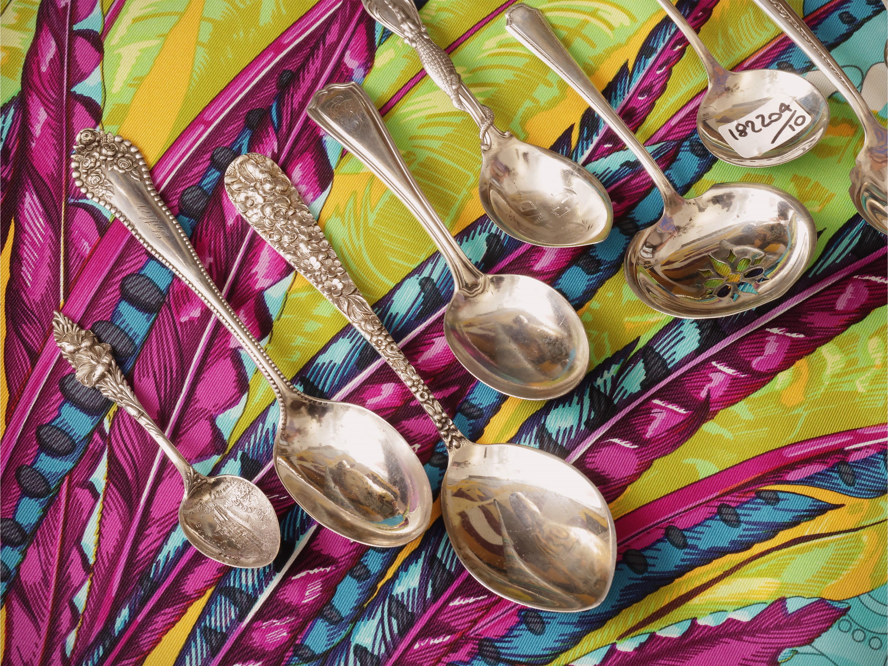 Dieci cucchiaini da collezione in argento sterling