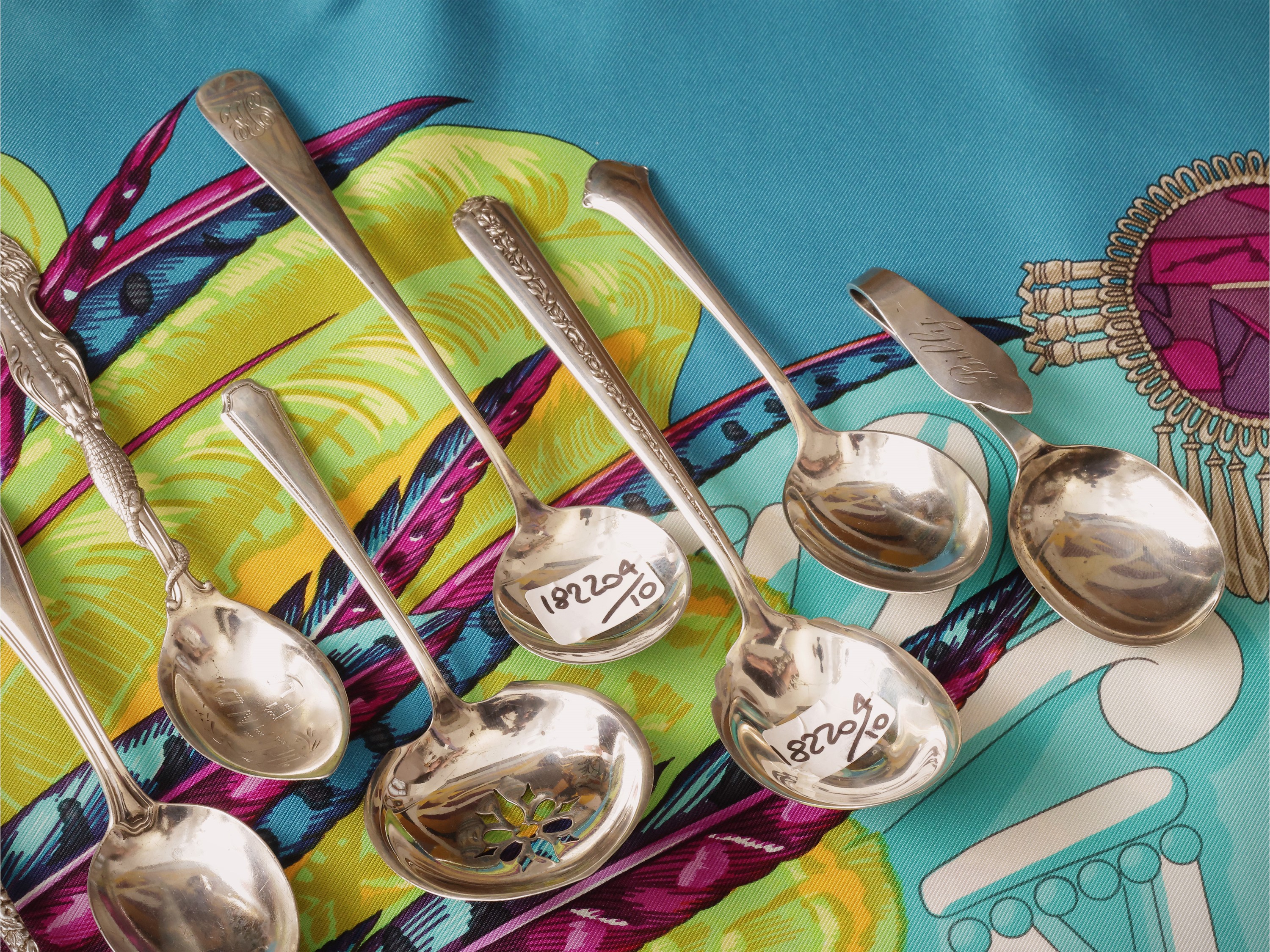 Dieci cucchiaini da collezione in argento sterling