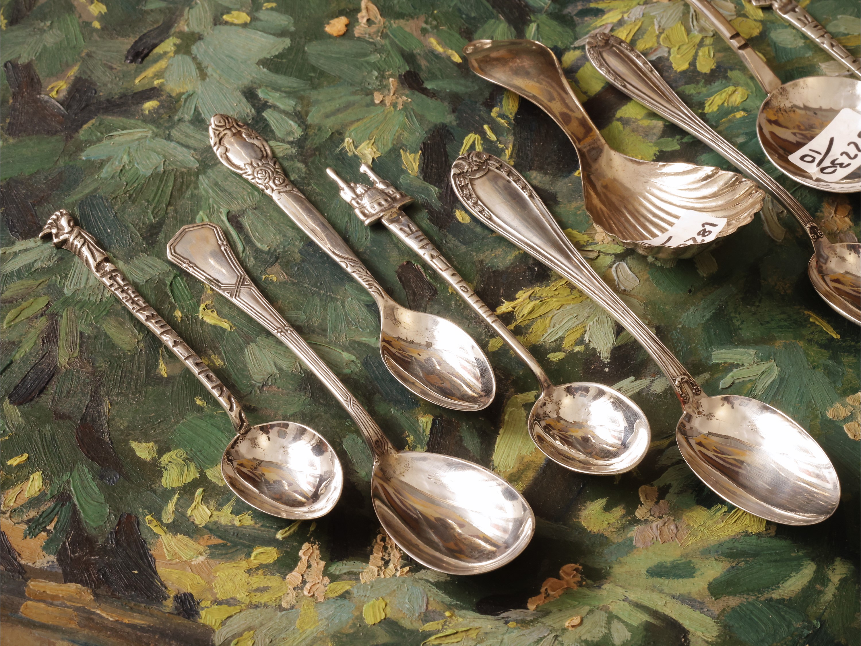Raccolta di dieci cucchiaini da collezione in argento