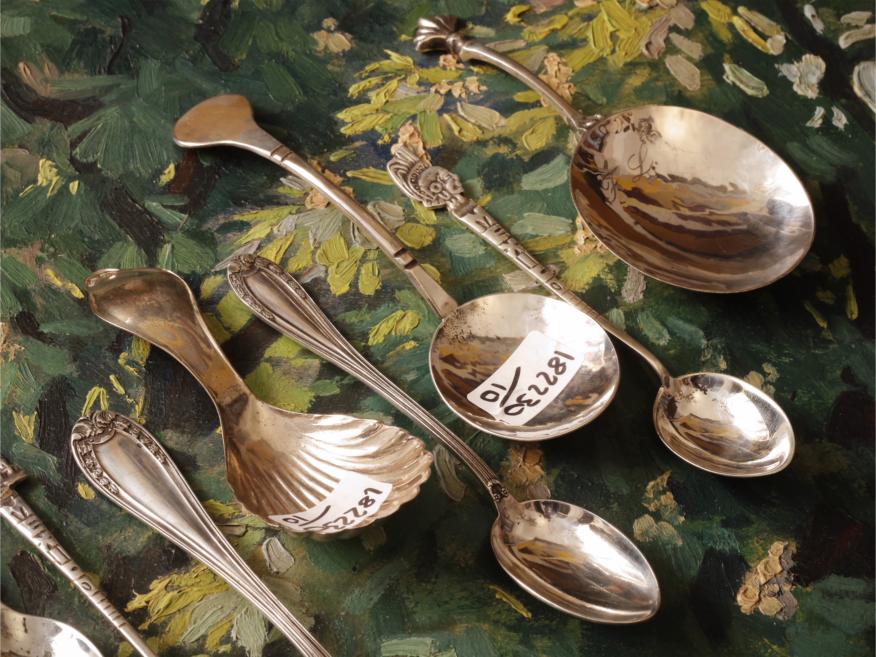 Raccolta di dieci cucchiaini da collezione in argento
