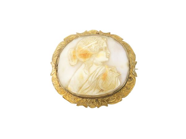 Spilla con cammeo in conchiglia e metallo dorato  (Inizi secolo XX)  - Asta Gioielli e Orologi - Maison Bibelot - Casa d'Aste Firenze - Milano