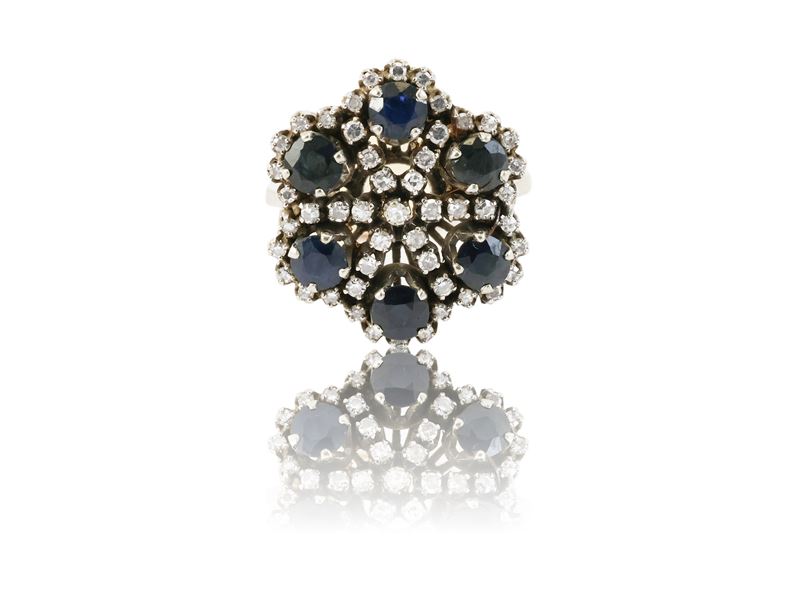 Anello in oro bianco, diamanti e zaffiri