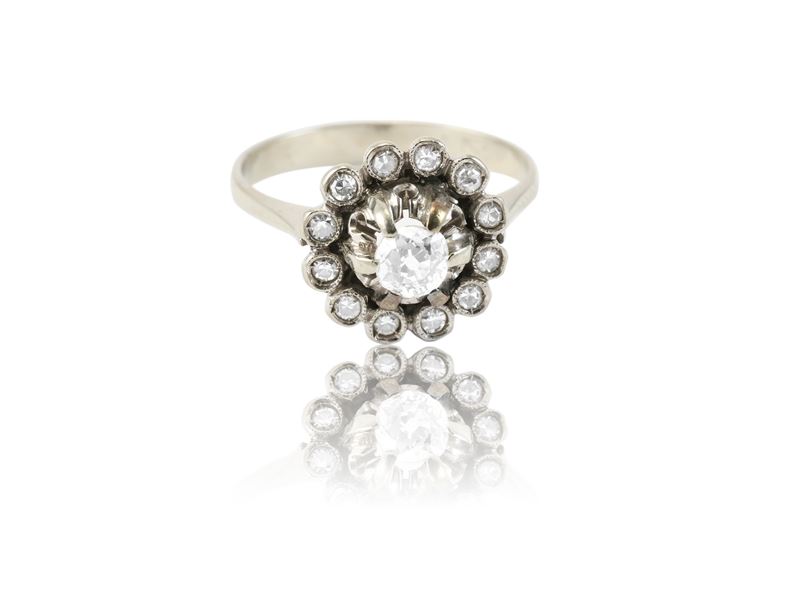 Anello in oro bianco e diamanti
