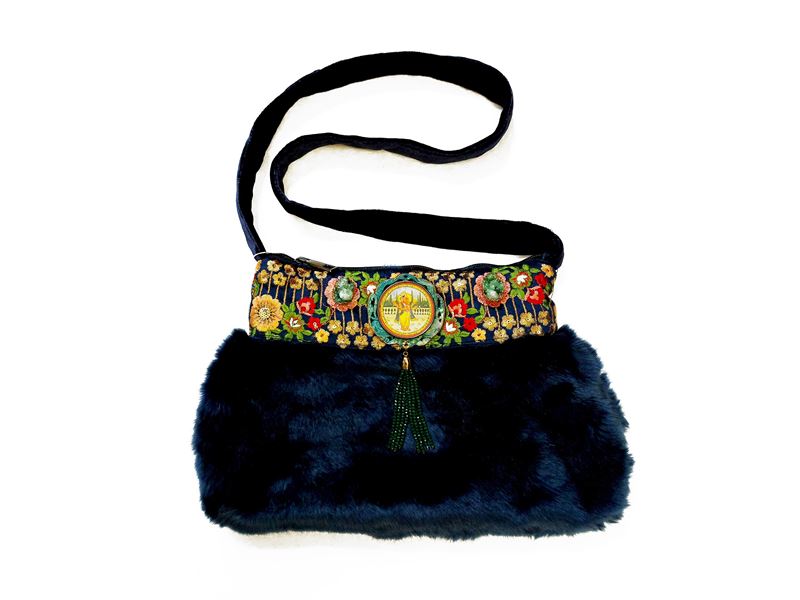 Borsa gioiello in pelliccia ecologica blu